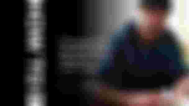 Tom Court explaining how to change a Leading-Edge bladder on a Duotone Wing