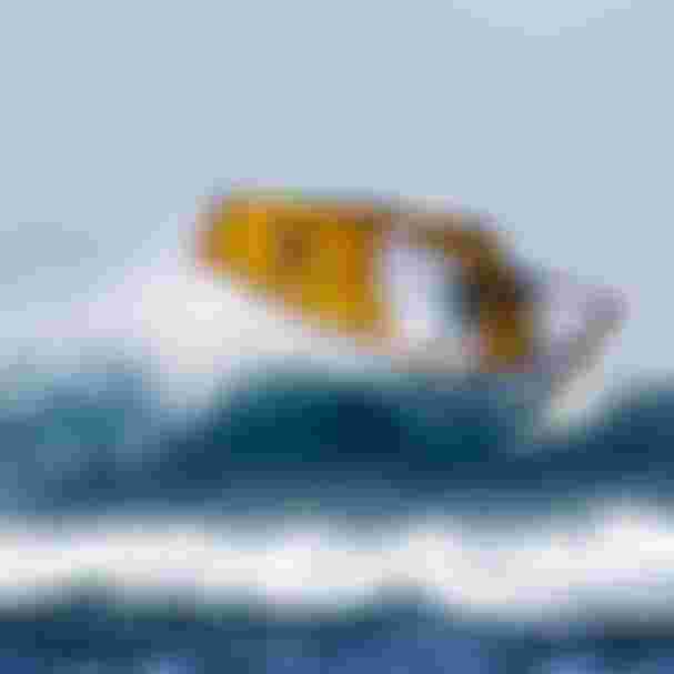 Duotone_Windsurf_SS24_SuperHero_Grip4SLS_MarcPare