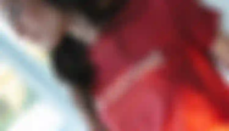 Woman wearing a red Duotone T-Shirt in Summer