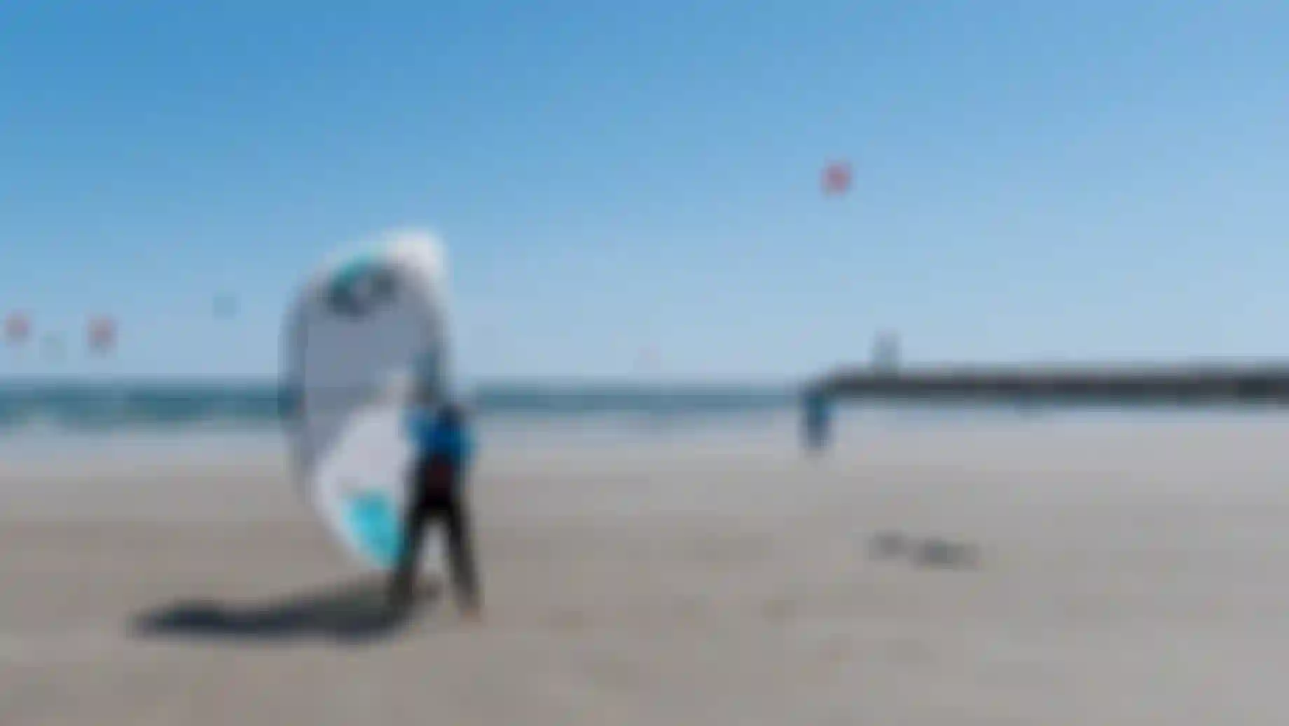 duotone_kiteboarding_NewKiteSpot_LaunchingKite