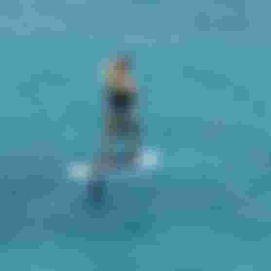 Paula Novotna foiling above the water in Egypt