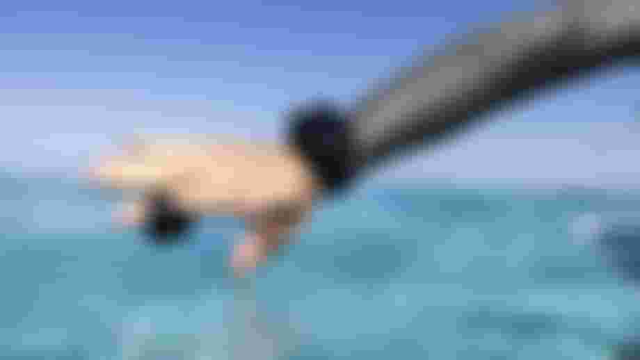 JeffreySpencer_WatchRingRemote_Duotone_DTE_Tahiti_by_Ben_Thouard_Zahl_50089