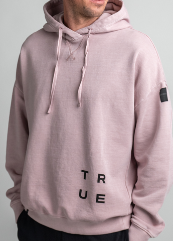 Ajuste oversize y gran capucha