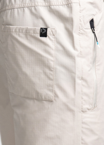 2 zip pockets with big pocket bags front, patch pocket back