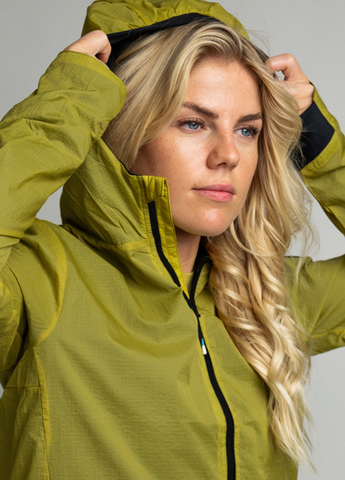 Elastic inserts at hood and sleeves