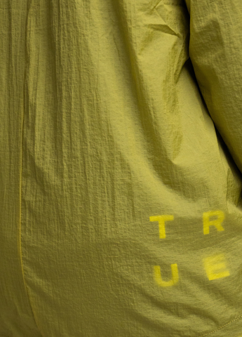 Fabric is windproof and water resistant (C0DWR)