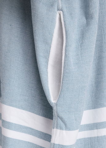 Poches latérales ouvertes pour se changer facilement