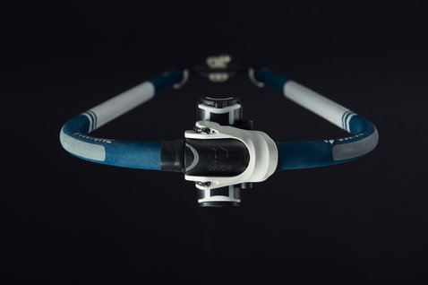 Duotone Boom EPX.Carbon windsurf boom 140-250 cm in near-black, steel blue and white