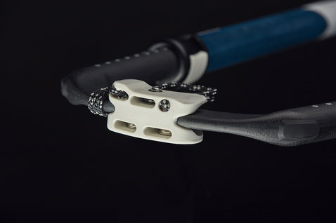 Duotone Boom EPX.Carbon windsurf boom in near-black with steel blue and grey, available from 140–250 cm