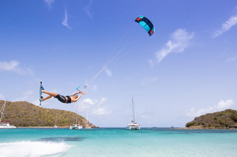Duotone Dice LEI kite during kitesurfing in a tropical ocean bay