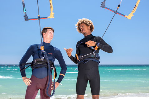 Duotone Quick Release Freestyle Kit 2020 Steuerbar beim Kitesurfen am Strand