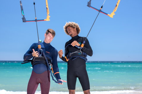 Duotone Quick Release Freestyle Kit 2020 Steuerbar beim Kitesurfen am Ozean