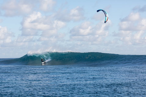 Duotone Neo LEI kite during wave riding in the open ocean with breaking waves