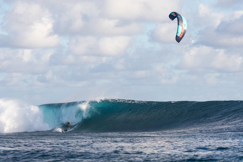 Duotone Neo LEI kite during wave riding at a tropical ocean beach