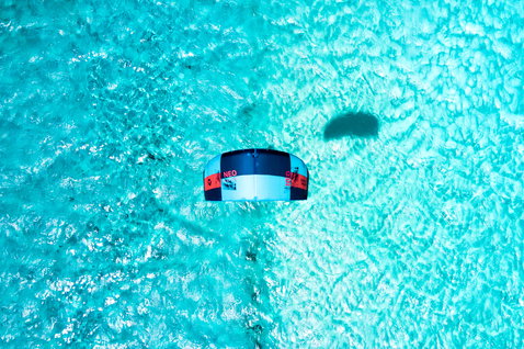 Duotone Neo LEI kite during kitesurfing in a tropical ocean lagoon