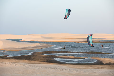 Duotone Evo 2019 LEI kite during kitesurfing at a coastal lagoon with sand dunes