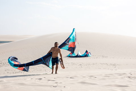 Duotone Evo LEI kite during kitesurfing in the desert with sand dunes