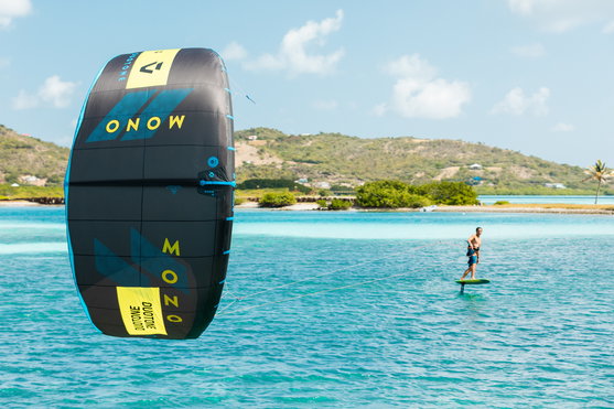 Duotone_Kiteboarding_Spirit-Carve-950/60_Action-Shots_1