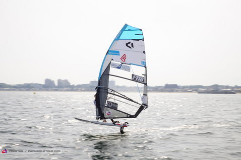 Duotone_Windsurfing_Warp_Foil-20.20_Action-Shots_1