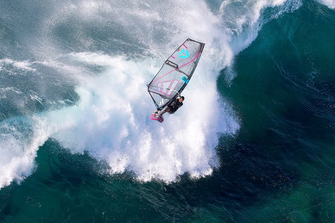 Duotone_Windsurfing_Super-Hero-M.Plus_Action-Shots_3