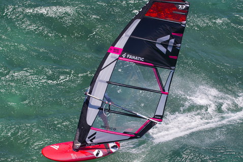 Duotone_Windsurfing_WARP-20.20_Action-Shots_4