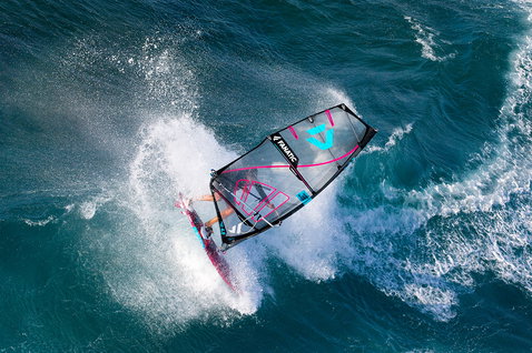 Duotone_Windsurfing_SUPER-HERO-M.PLUS_Action-Shots_4