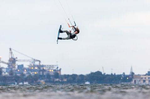 Duotone Click Bar Quad Control 2020 control bar during kitesurfing at a coastal waterway