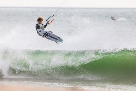 Duotone Click Bar Quad Control 2020 control bar during kitesurfing at ocean beach