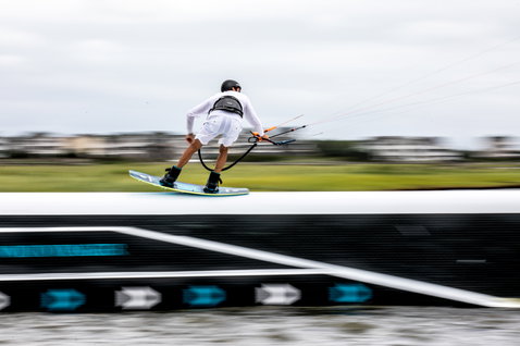 Duotone Kiteboarding Click Bar Quad Control 2020 control bar during kitesurfing at coastal flatwater