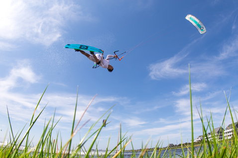 Duotone Vegas LEI kite during kitesurfing at a coastal flatwater lagoon