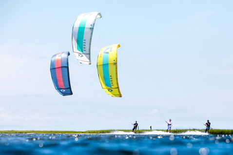 Duotone Vegas LEI kite during kitesurfing at a flat water lagoon