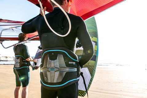 Duotone Radium TS waist harness during windsurfing on the ocean