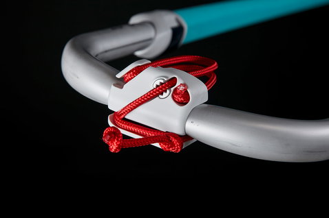 Duotone Black Series wishbone de windsurf en noir, gris argenté, teal et rouge