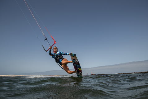 Barre de contrôle Duotone Kiteboarding Trust Bar Quad Control lors d'une session de kitesurf
