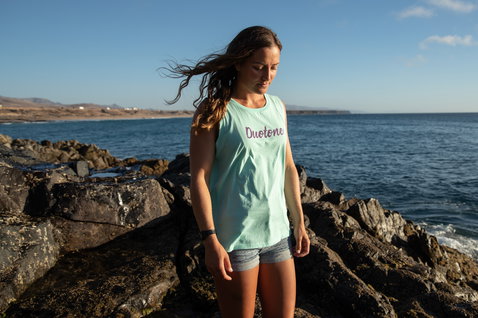Duotone_Apparel_Tank-Duotone-women_Action-Shots_3