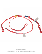 Duotone Back Pigtail Y Mono ligne pigtail kite côté gauche en rouge avec accents bleus, jaunes et blancs