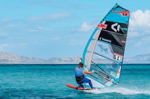 Duotone_Windsurfing_WARP_FIN-20.21_Action-Shots_4