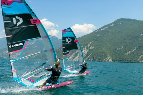 Duotone_Windsurfing_WARP_FIN-20.21_Action-Shots_3