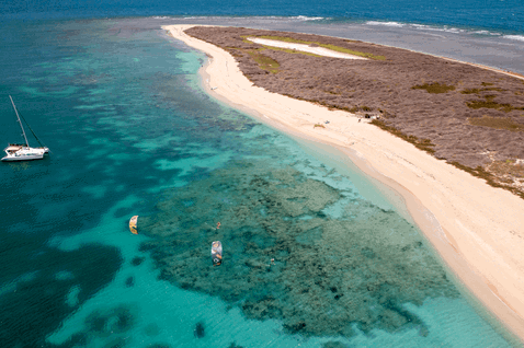 Duotone Dice SLS LEI kite during kitesurfing at a tropical coastal lagoon with sandy island