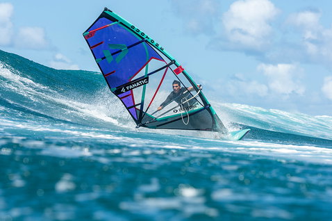 Duotone_Windsurfing_Super_Hero_Action-Shots_4