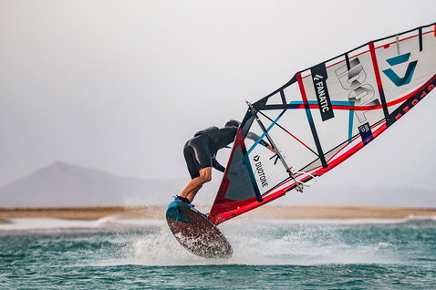 Duotone_Windsurfing_Idol-LTD_Action-Shots_2