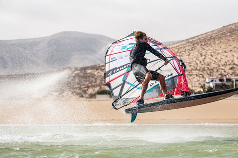Duotone_Windsurfing_Idol-LTD_Action-Shots_8
