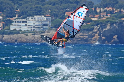 Duotone_Windsurfing_Idol-LTD_Action-Shots_1