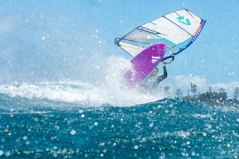 Duotone_Windsurfing_Super_Star-SLS_Action-Shots_1