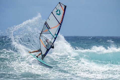 Duotone_Windsurfing_Super_Star-SLS_Action-Shots_2