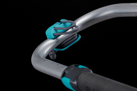 Wishbone de windsurf Duotone Black Series en noir avec turquoise et gris argent, vue détail