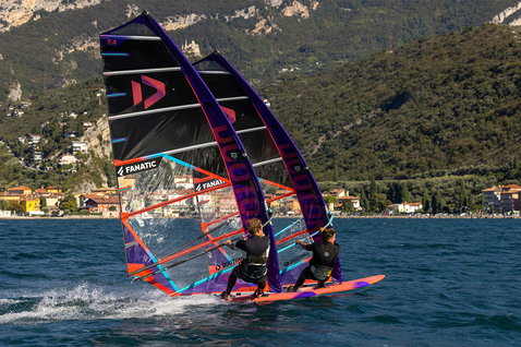 Duotone_Windsurfing_Warp_Fin-20.22_Action-Shots_3
