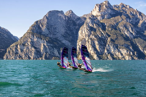 Duotone_Windsurfing_Warp_Fin-20.22_Action-Shots_6