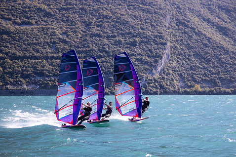 Duotone_Windsurfing_Warp_Fin-20.22_Action-Shots_8