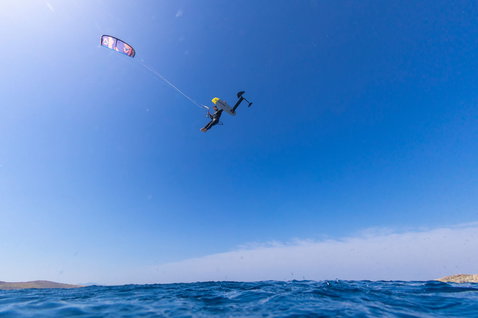 Duotone Dice SLS LEI kite during kitesurfing on the open ocean